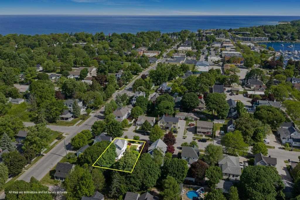 112 W Lincoln Street Charlevoix MI 49670