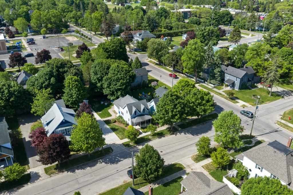 112 W Lincoln Street Charlevoix MI 49670