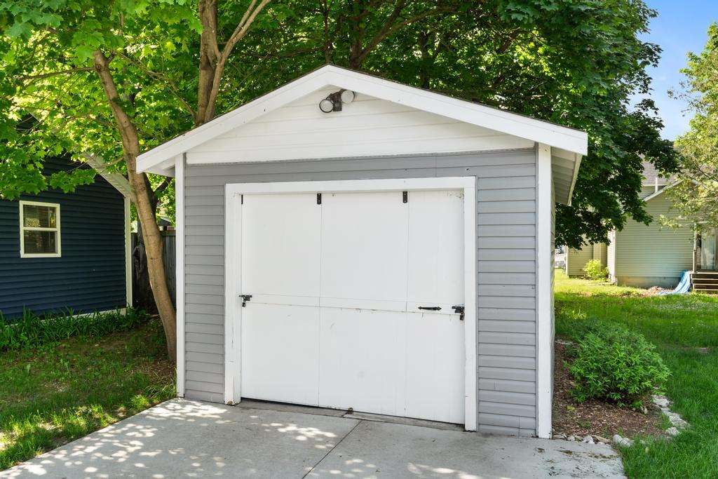 112 W Lincoln Street Charlevoix MI 49670