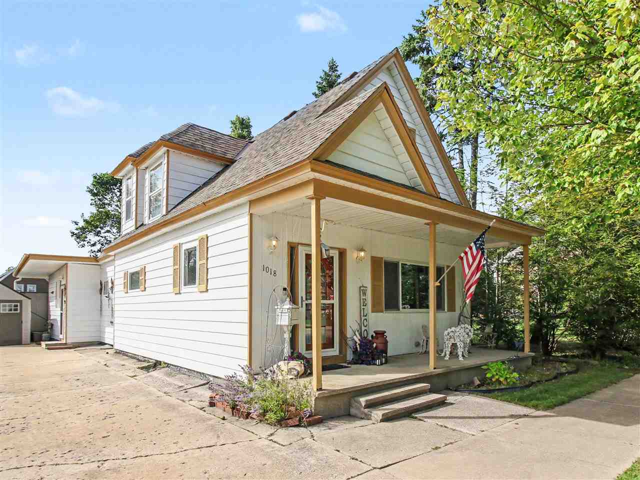 1018 Waukazoo Petoskey MI 49770