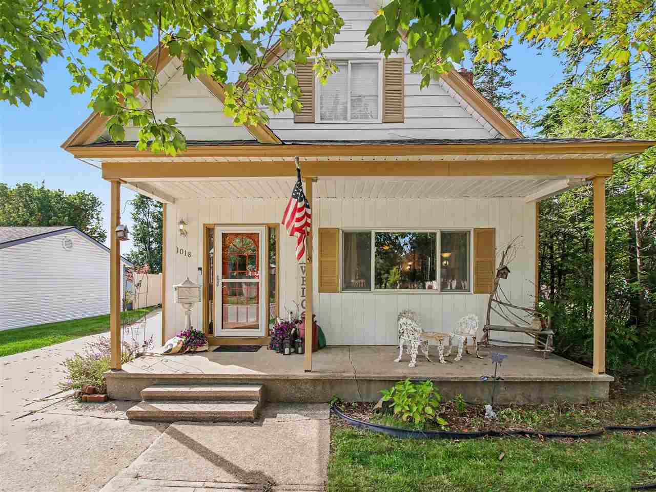 1018 Waukazoo Petoskey MI 49770