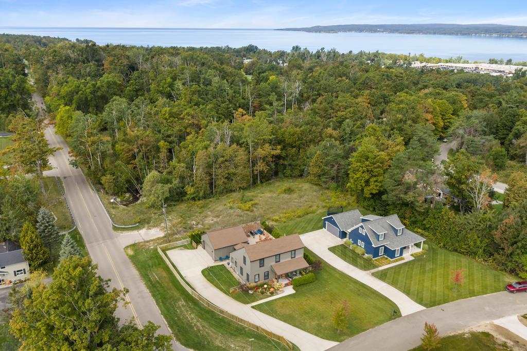 1021 Woodridge Petoskey MI 49770