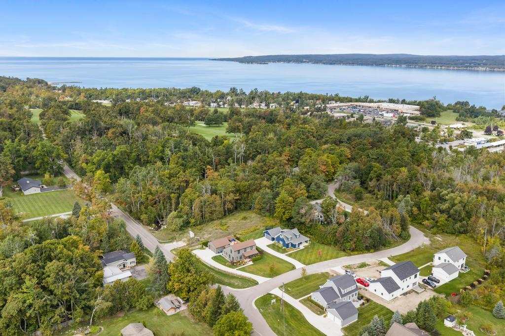 1021 Woodridge Petoskey MI 49770