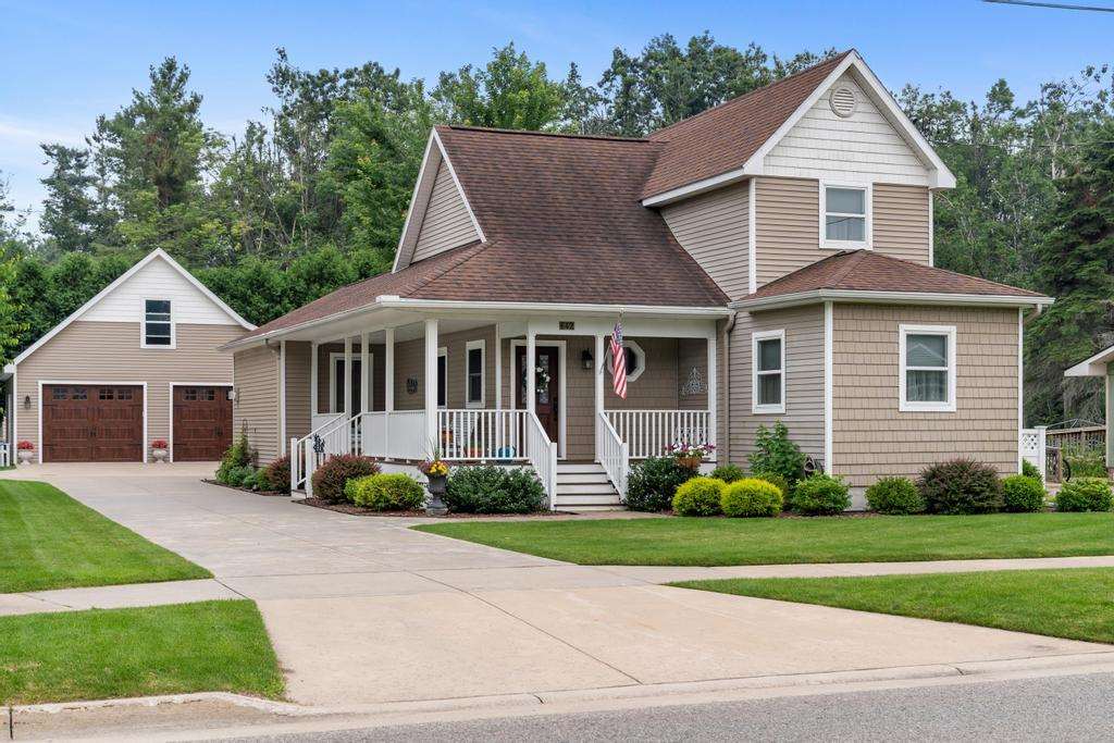 642 E Lake Street Harbor Springs MI 49740