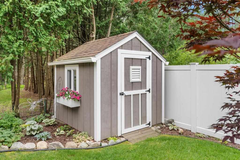 642 E Lake Street Harbor Springs MI 49740