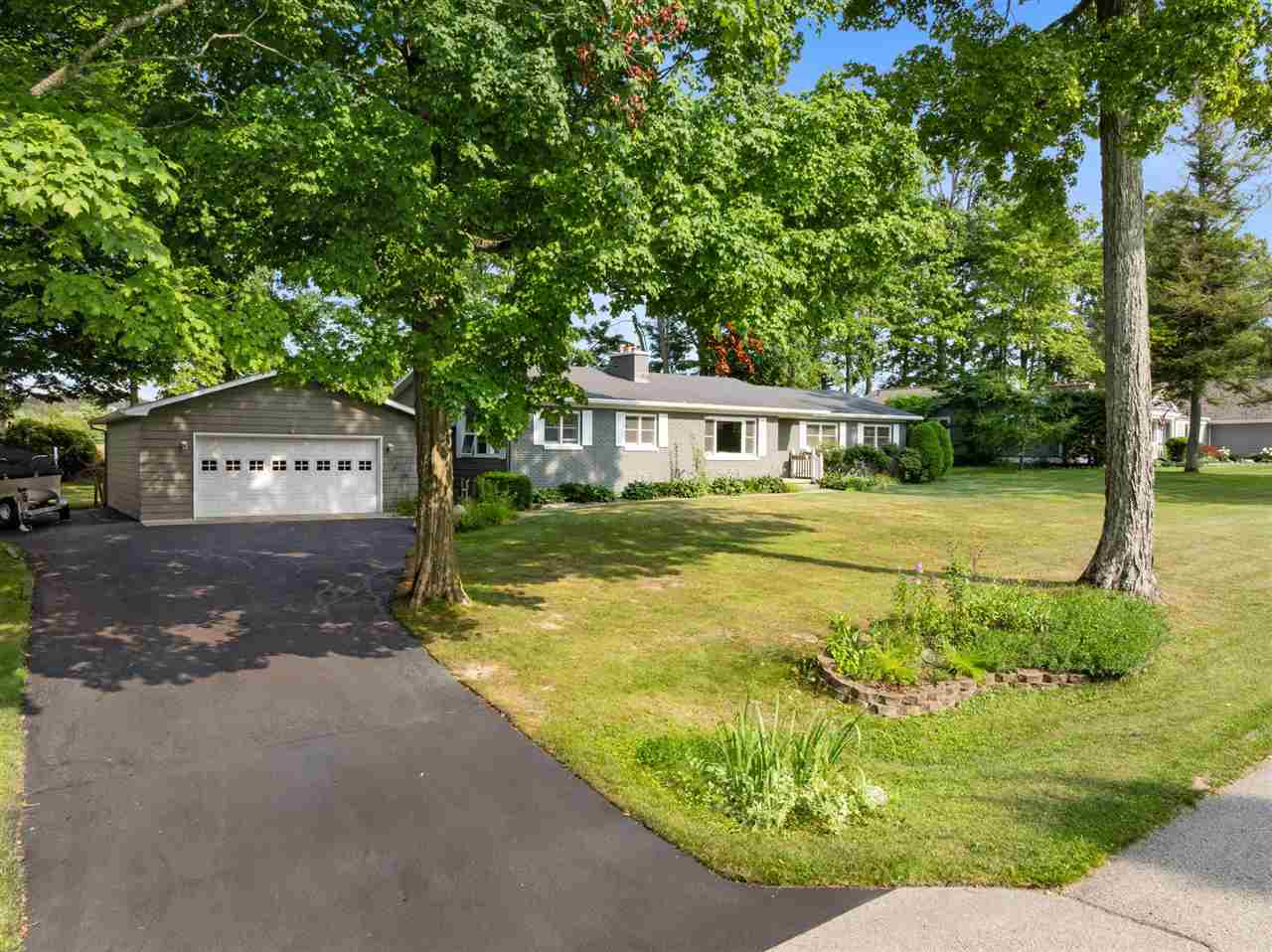 826 Surrey Lane Petoskey MI 49770