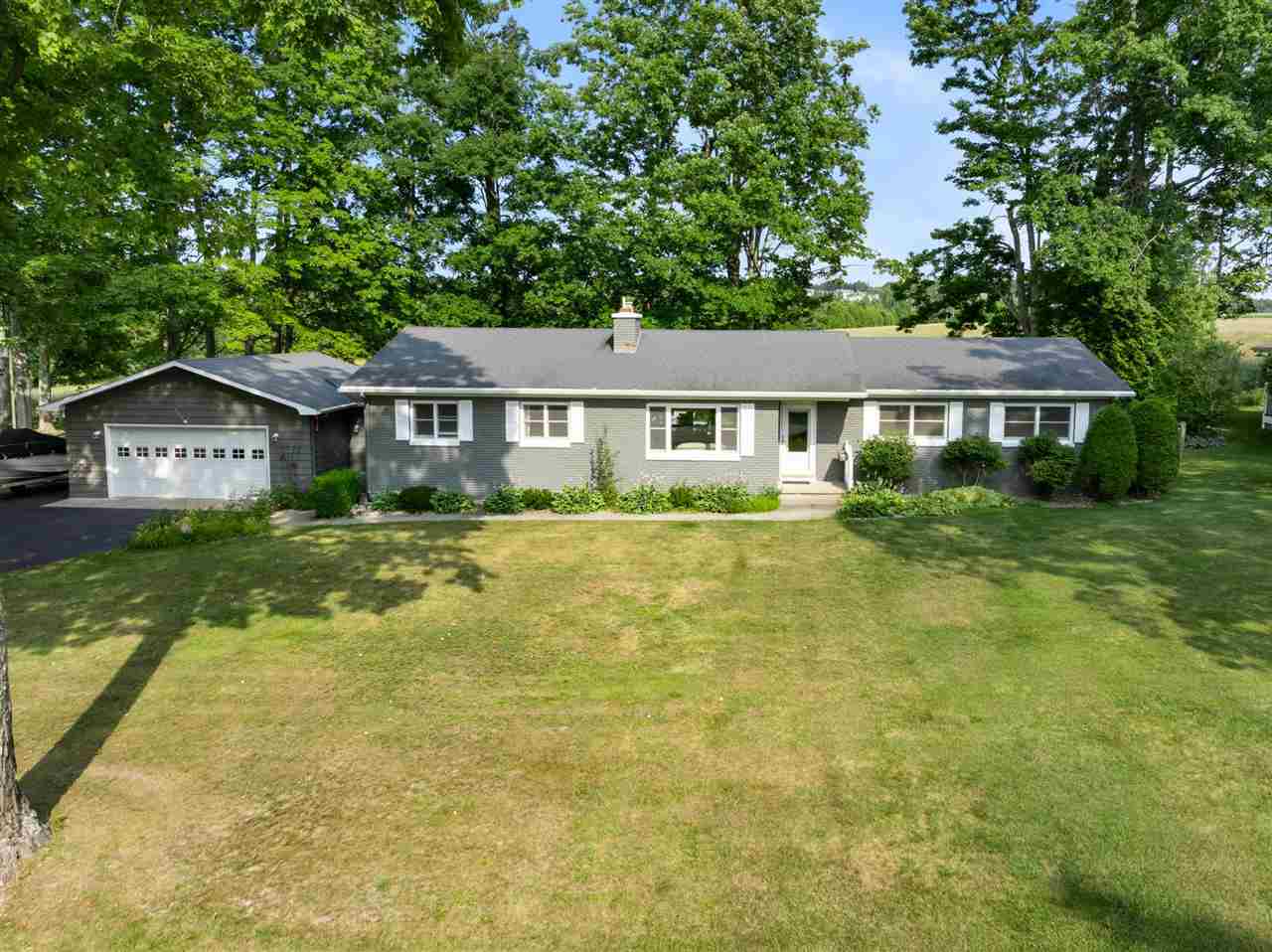 826 Surrey Lane Petoskey MI 49770