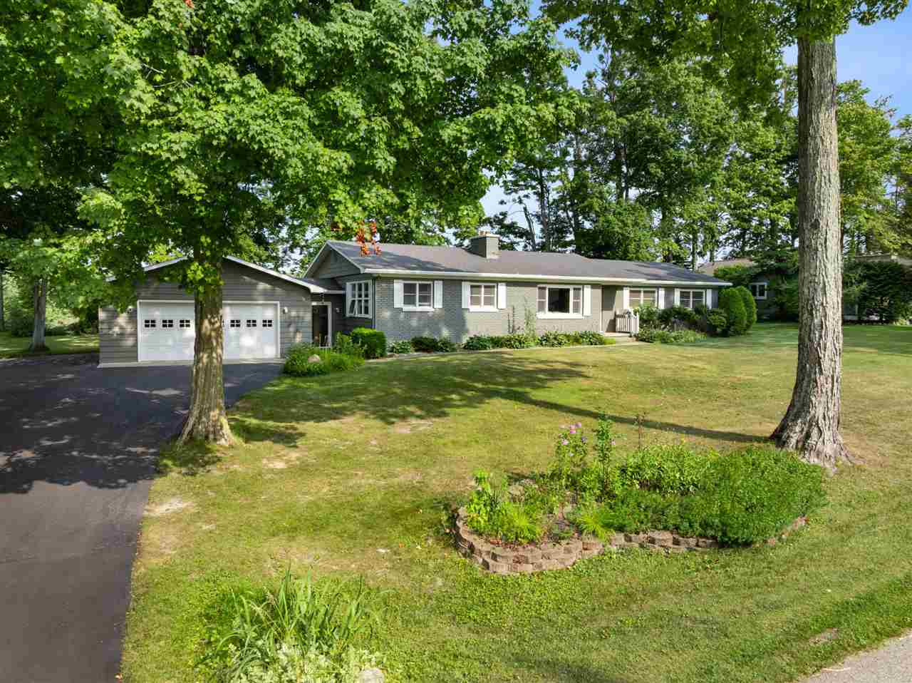 826 Surrey Lane Petoskey MI 49770