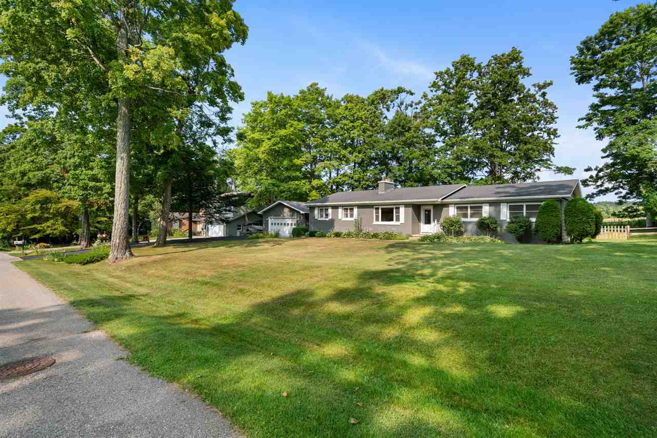 826 Surrey Lane Petoskey MI 49770