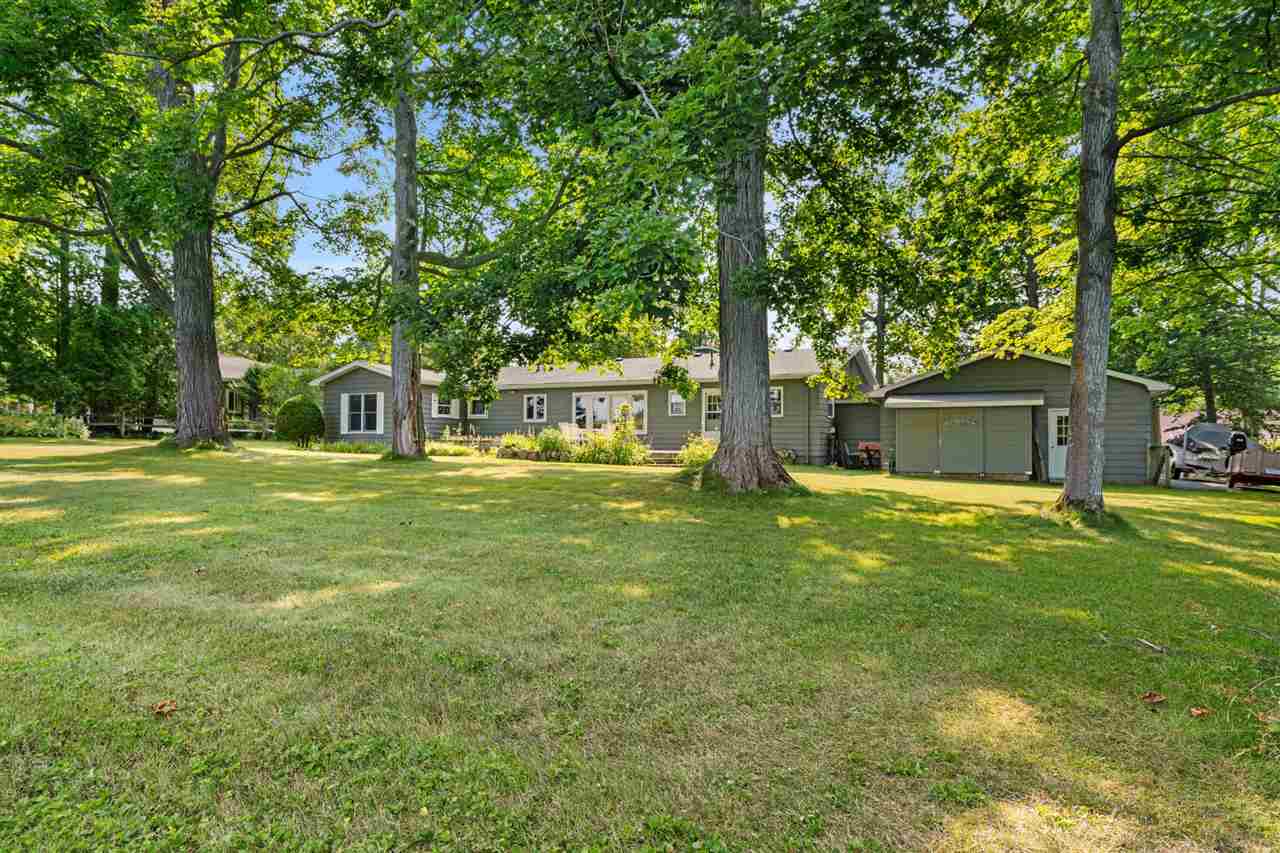 826 Surrey Lane Petoskey MI 49770