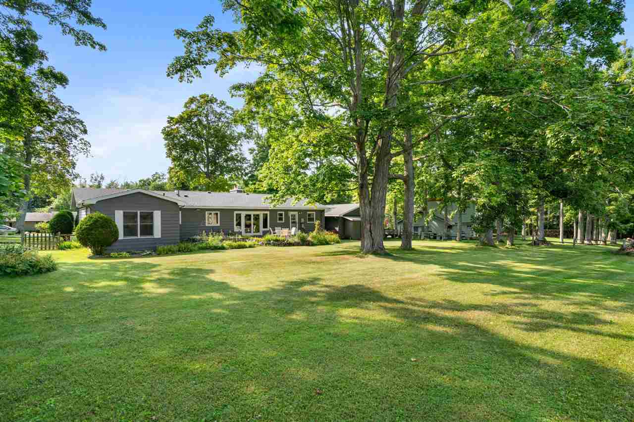 826 Surrey Lane Petoskey MI 49770