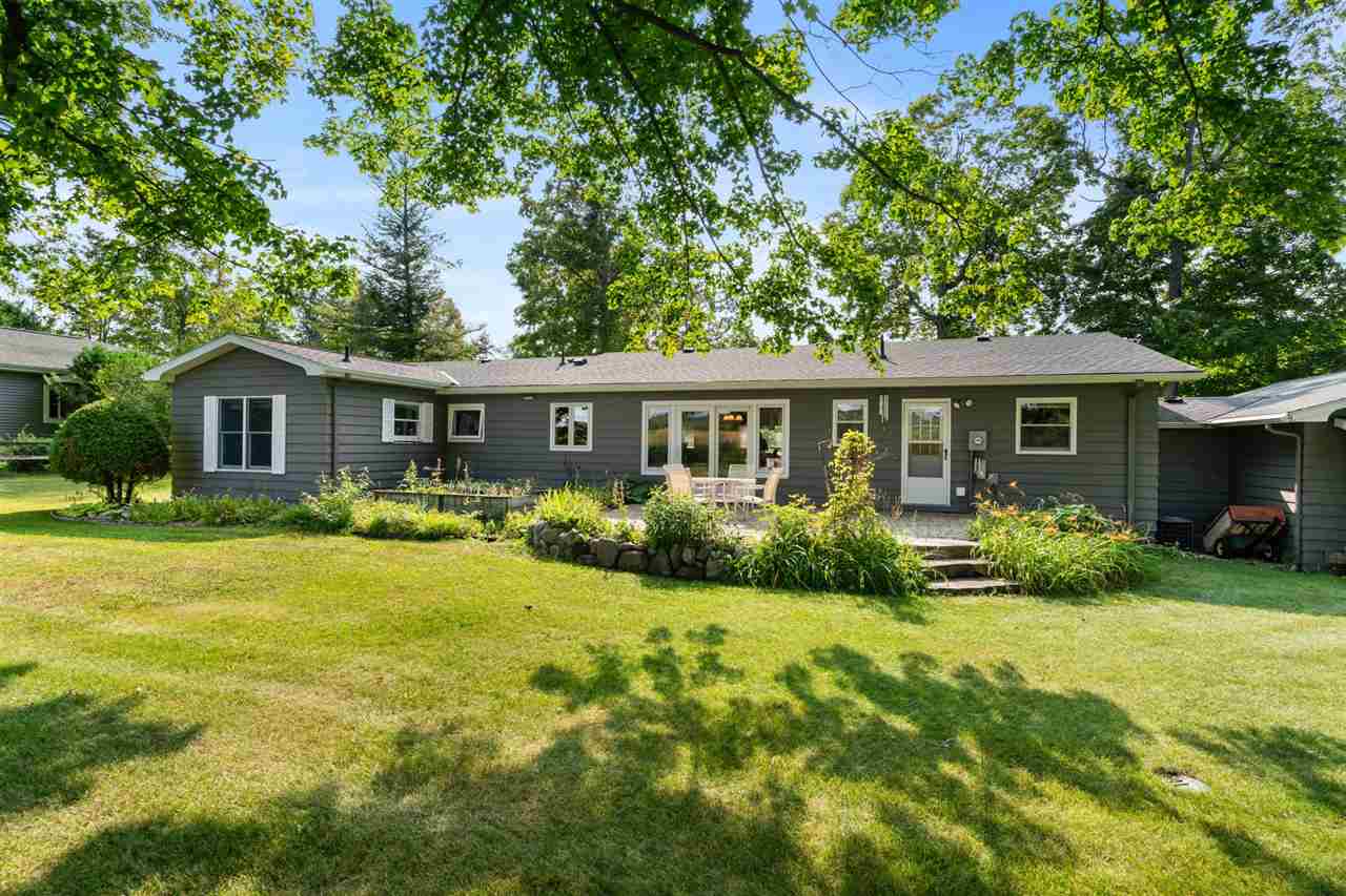 826 Surrey Lane Petoskey MI 49770