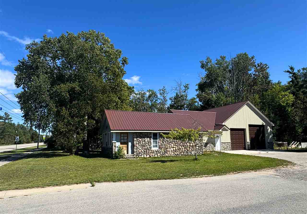 725 & 723 W Central Avenue Mackinaw City MI 49701