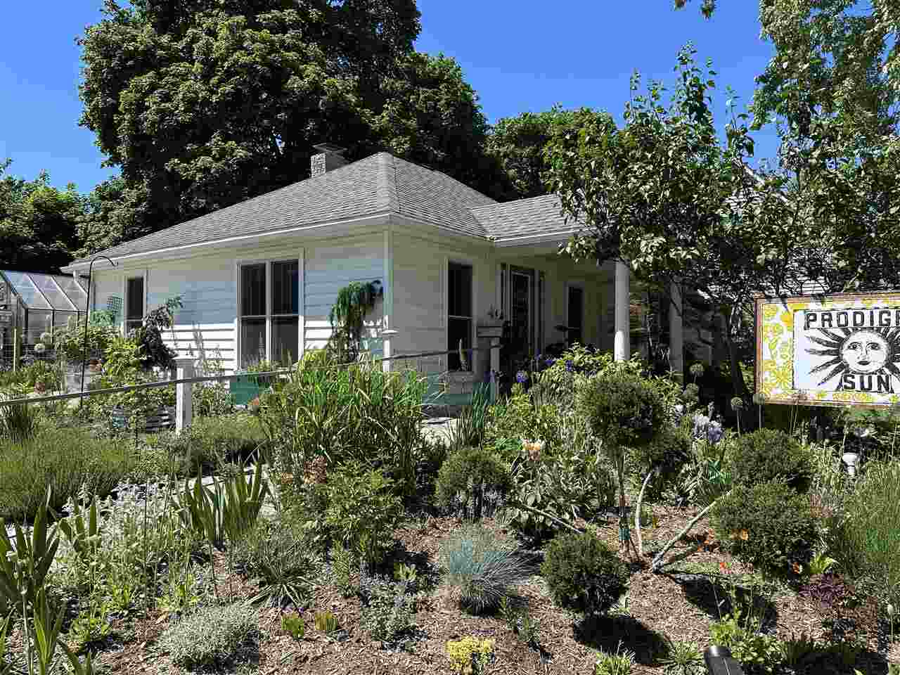 907 Bridge Street Charlevoix MI 49720