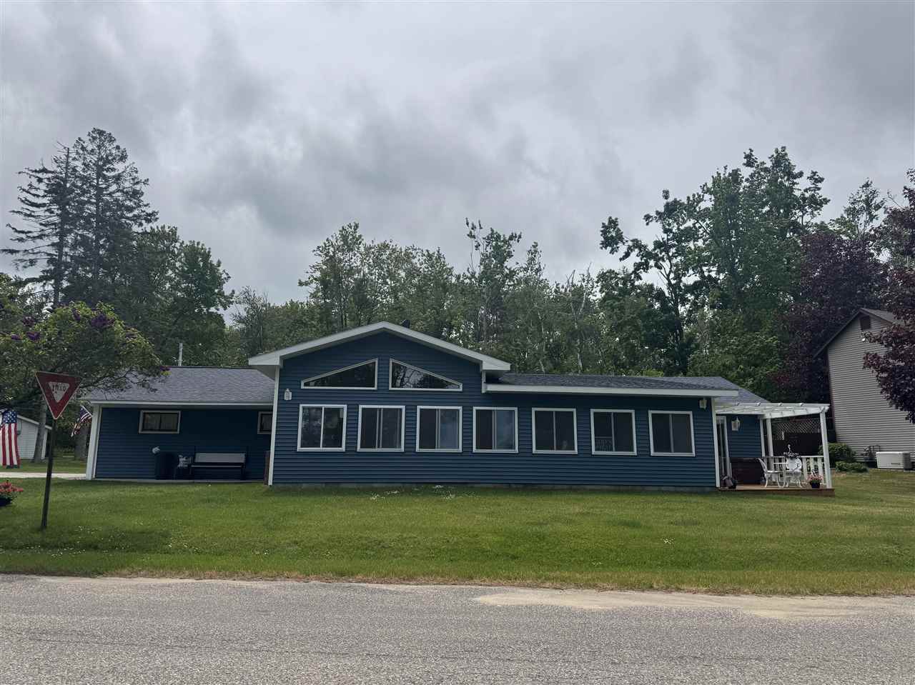 15105 Beaumont Drive Cheboygan MI 49721