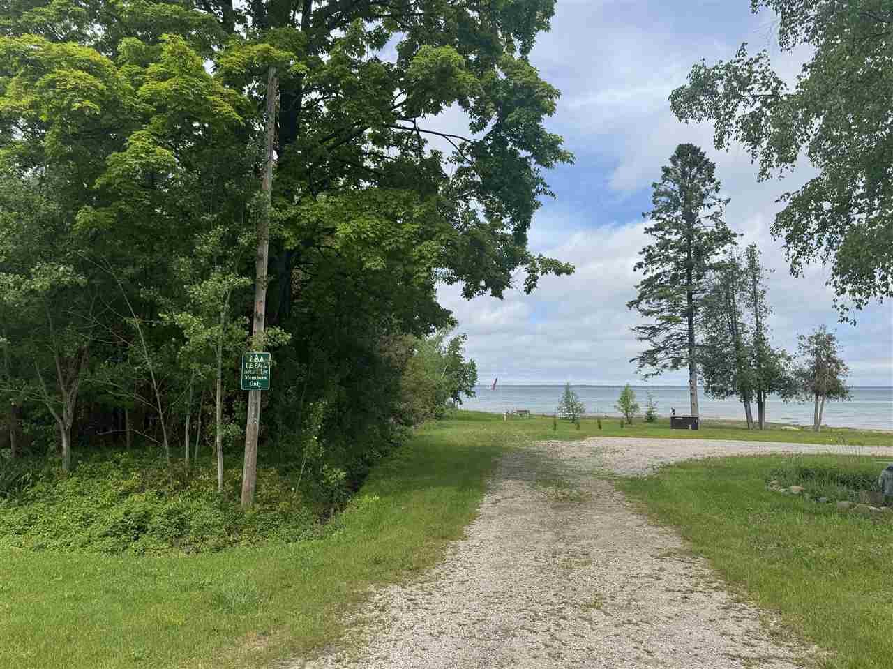 15105 Beaumont Drive Cheboygan MI 49721