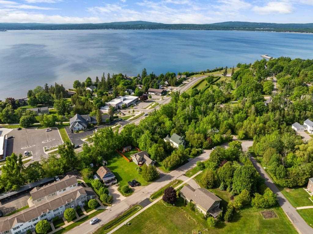 919 Arlington Avenue Petoskey MI 49770