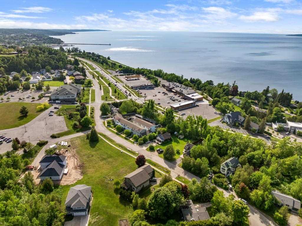 919 Arlington Avenue Petoskey MI 49770
