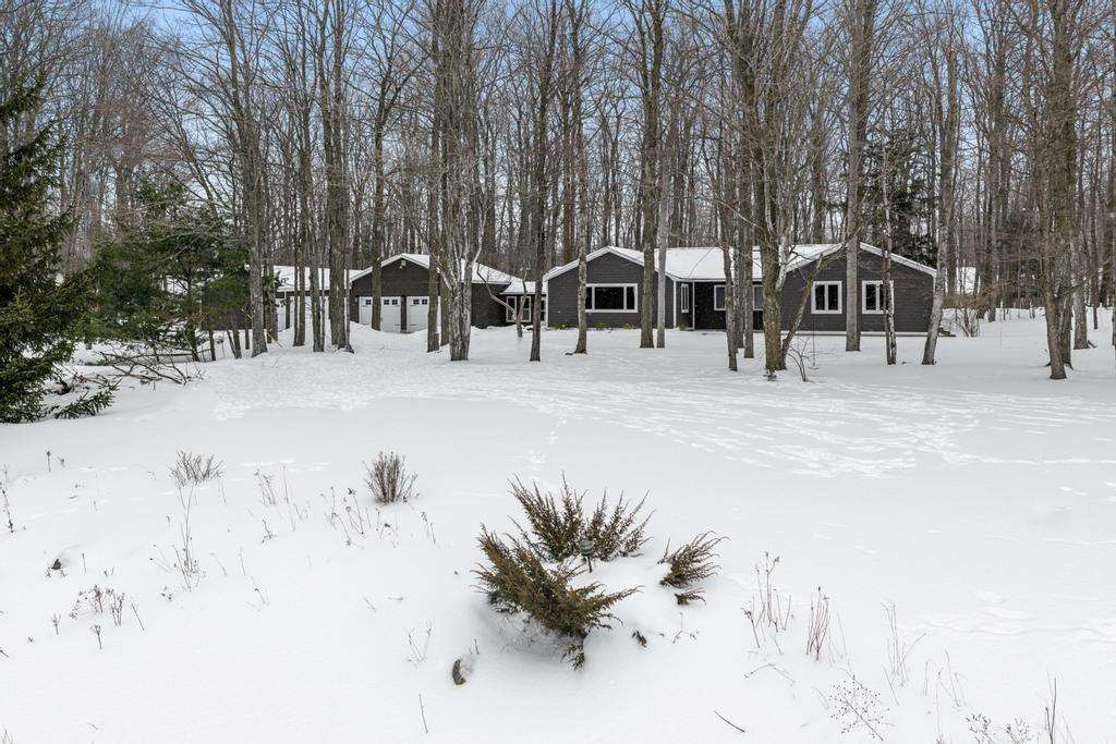 9298 Old Orchard Road Charlevoix MI 49720