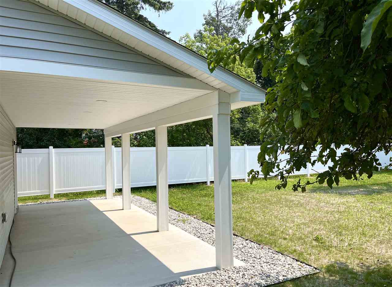 202 W Carpenter Charlevoix MI 49720