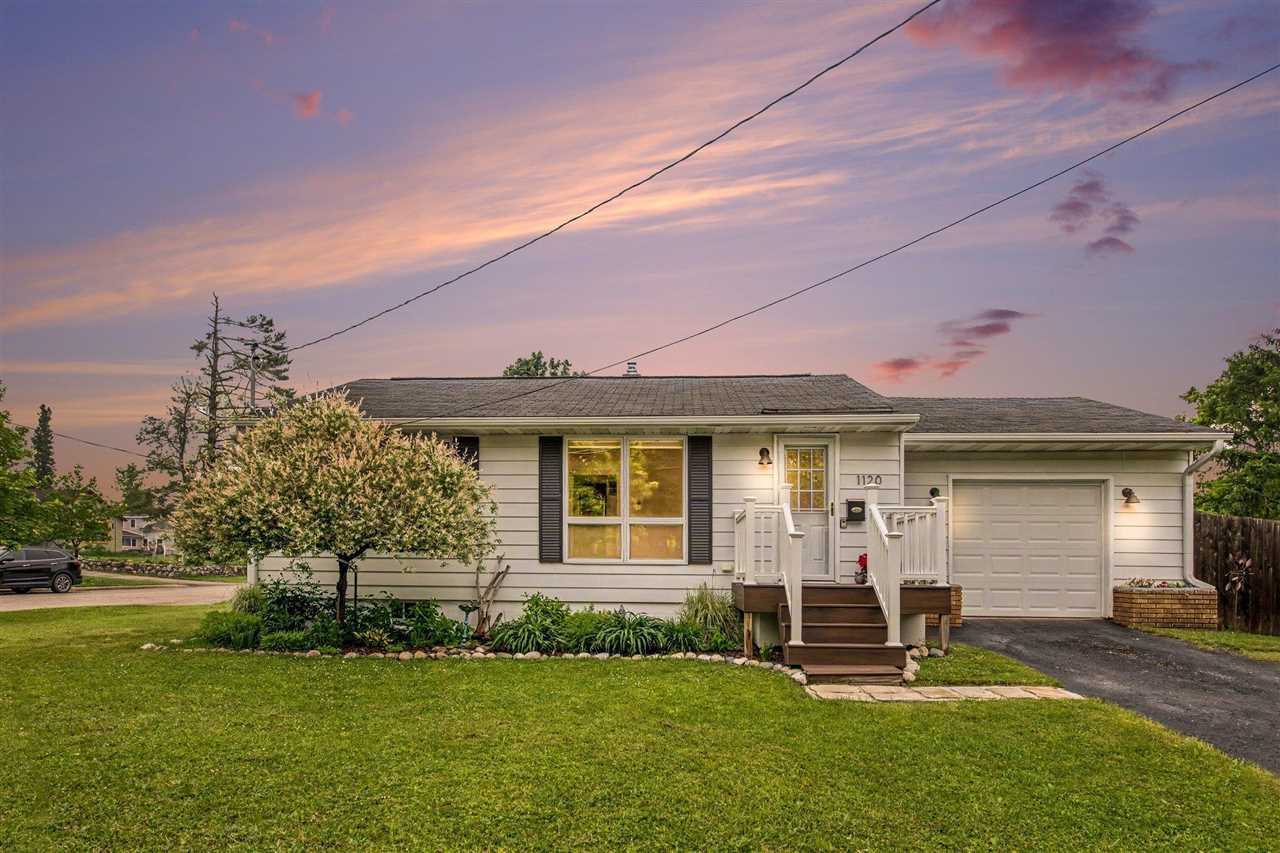 1120 Waukazoo Avenue Petoskey MI 49770