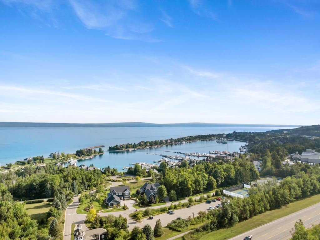 4712 Sunset View Lane Petoskey MI 49770