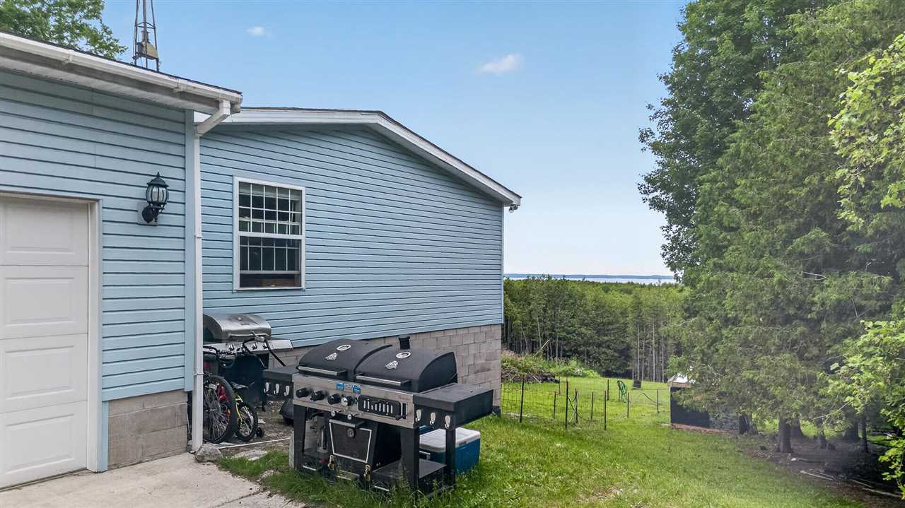 425 Knollcrest Charlevoix MI 49720