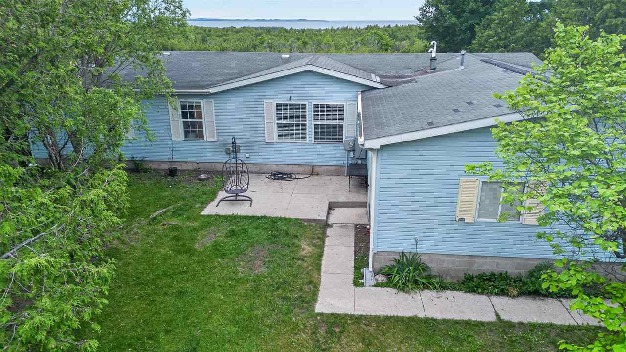 425 Knollcrest Charlevoix MI 49720