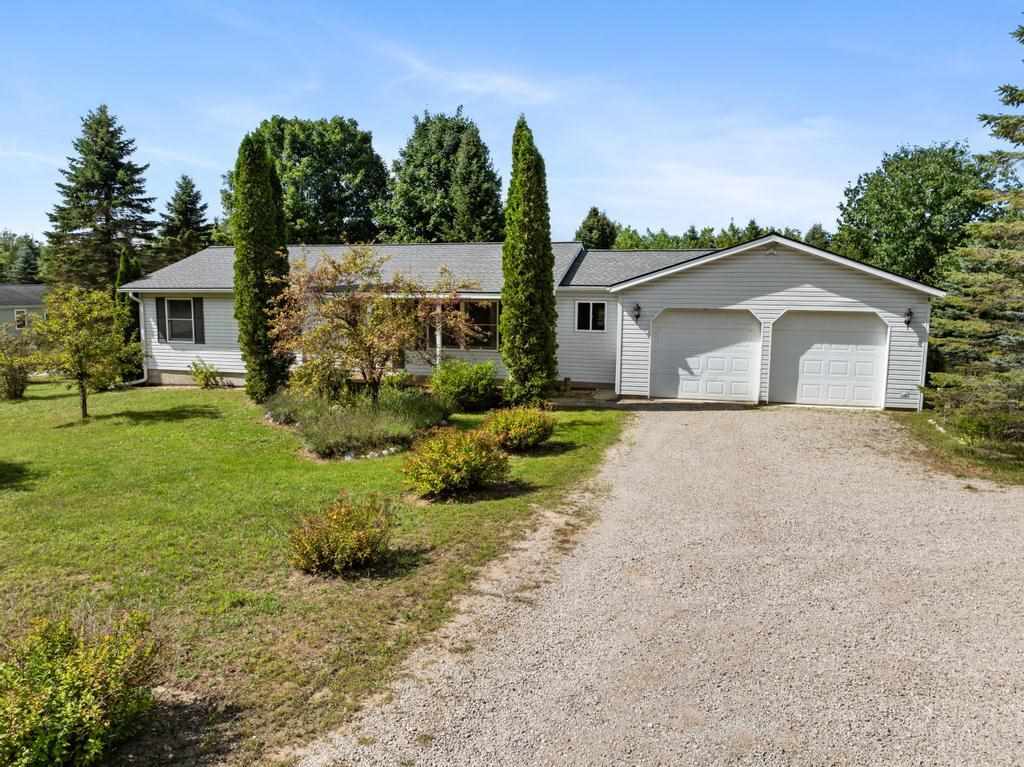 7126 S Pleasantview Harbor Springs MI 49740