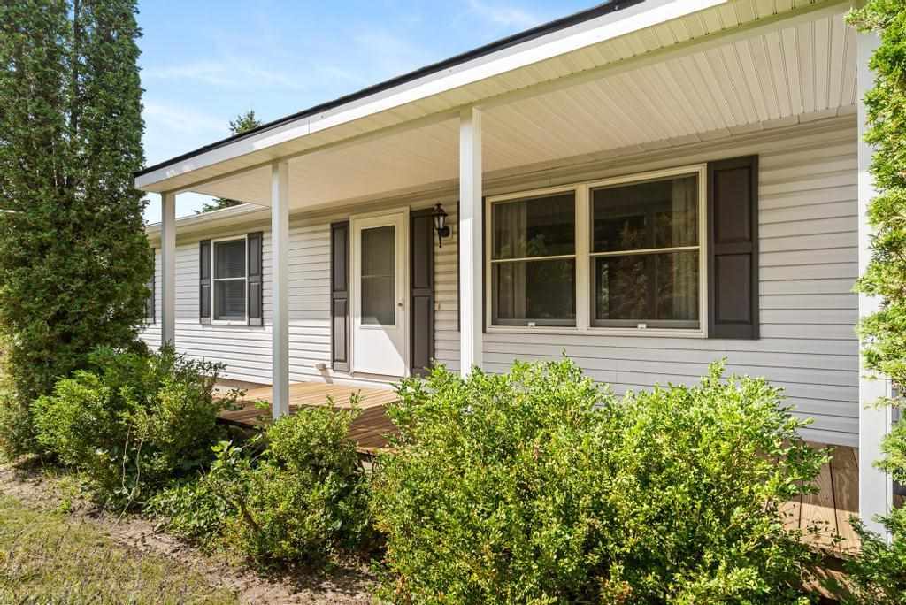 7126 S Pleasantview Harbor Springs MI 49740