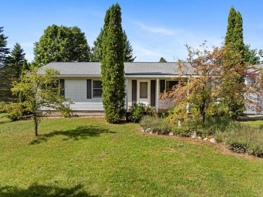 7126 S Pleasantview Harbor Springs MI 49740