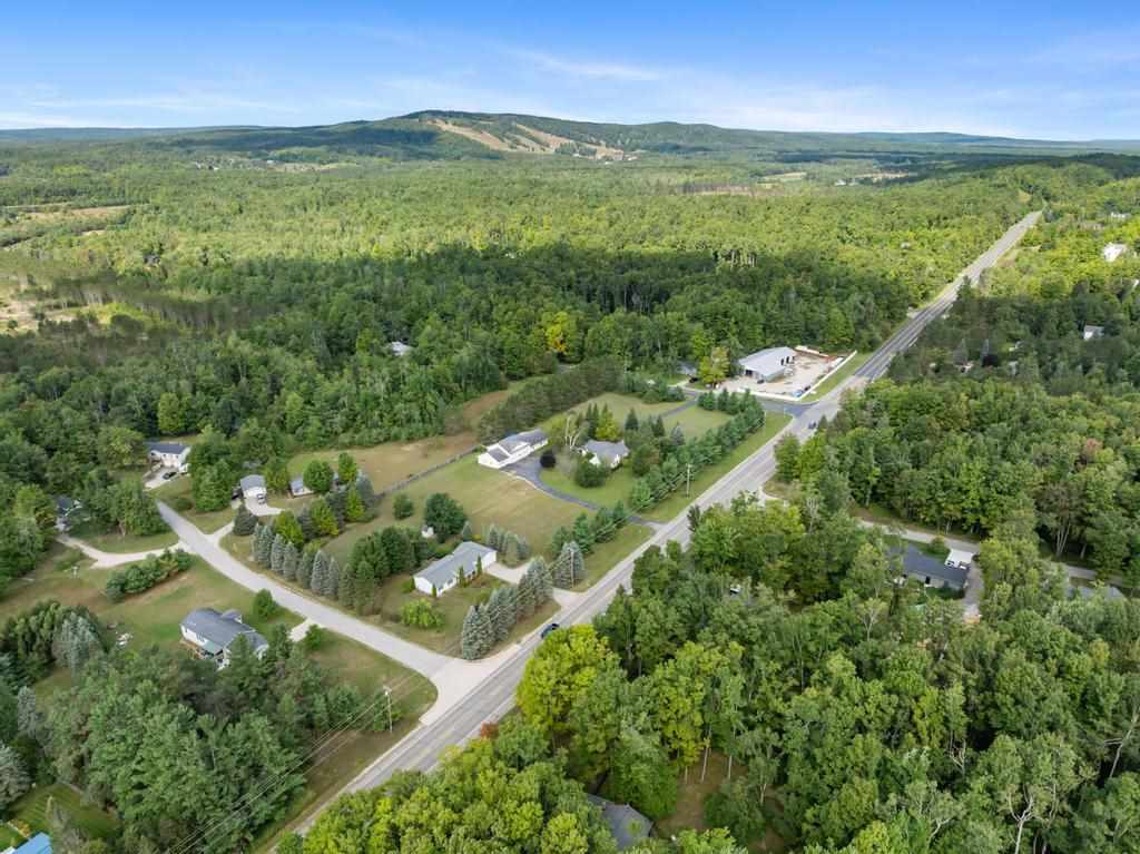 7126 S Pleasantview Harbor Springs MI 49740