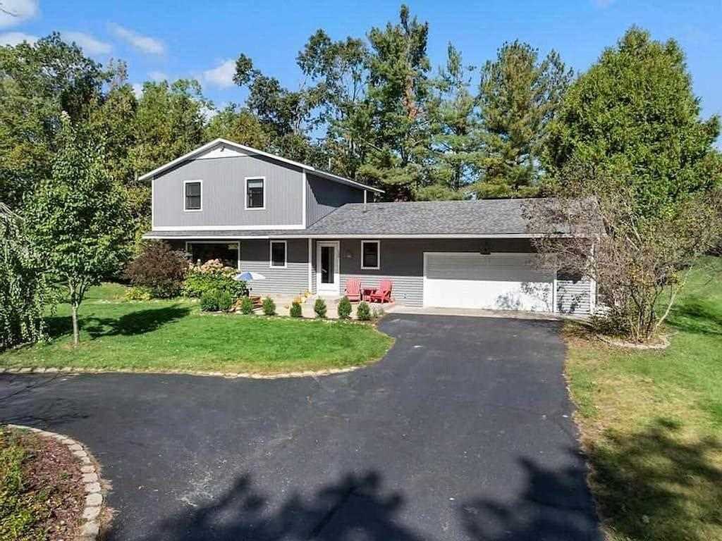 540 W Summit Street Harbor Springs MI 49740