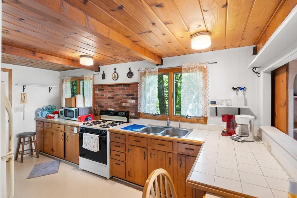 04883 Lakeshore Drive Charlevoix MI 49720-0000