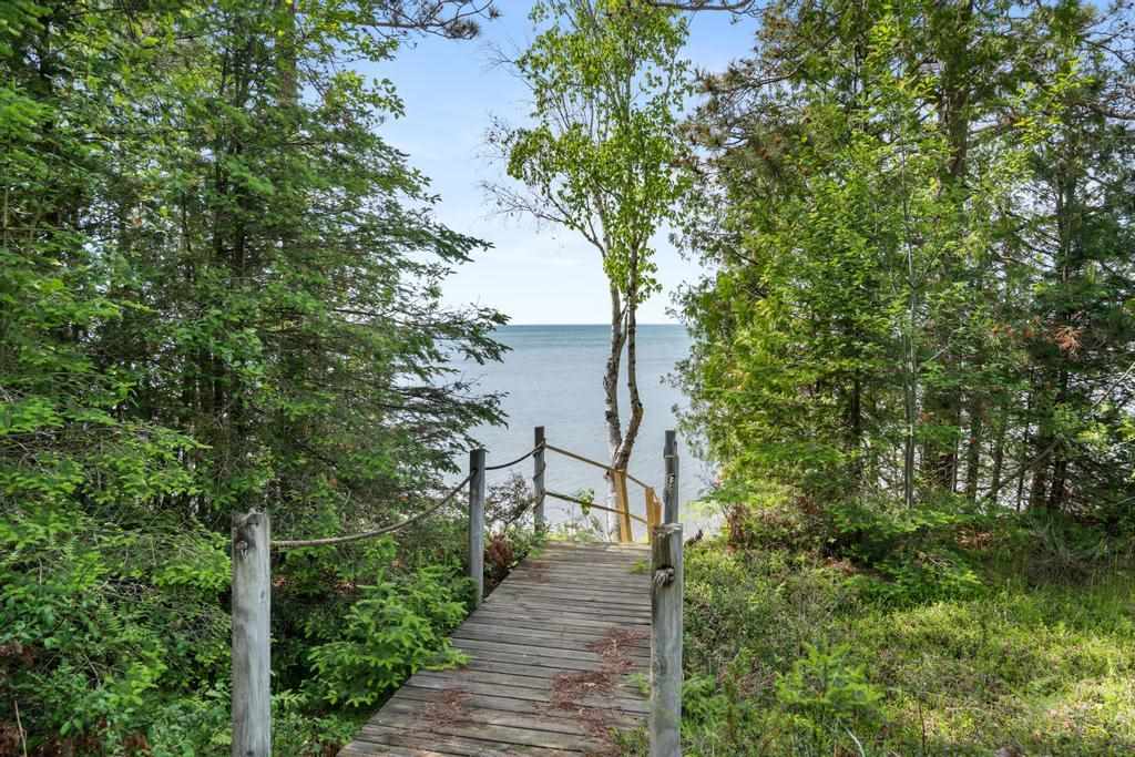 04883 Lakeshore Drive Charlevoix MI 49720-0000
