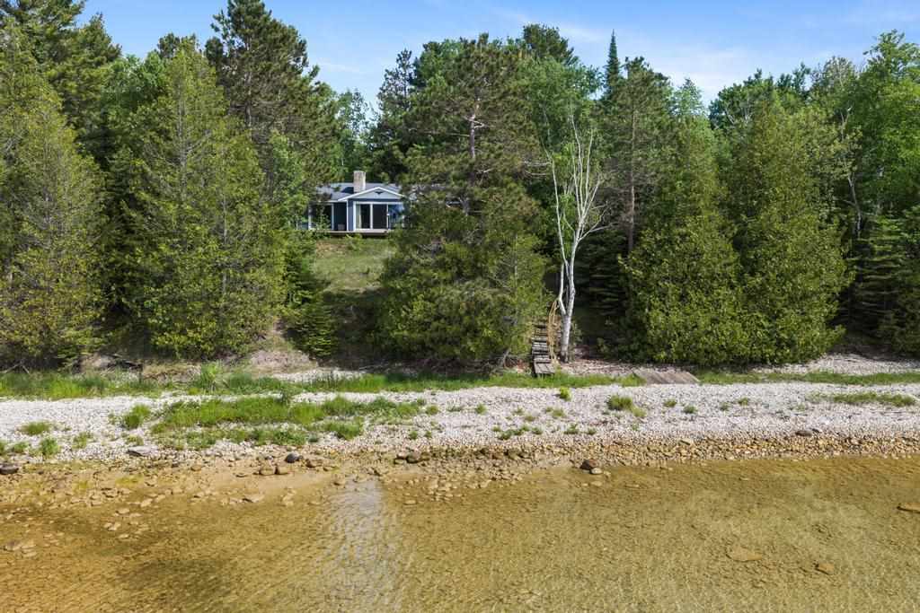 04883 Lakeshore Drive Charlevoix MI 49720-0000