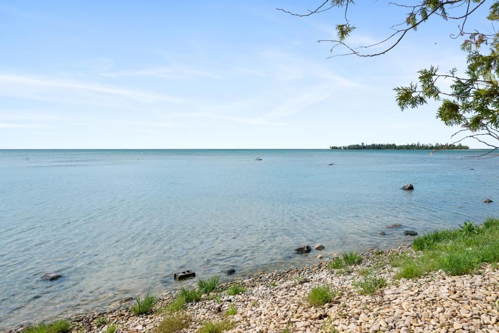 04883 Lakeshore Drive Charlevoix MI 49720-0000
