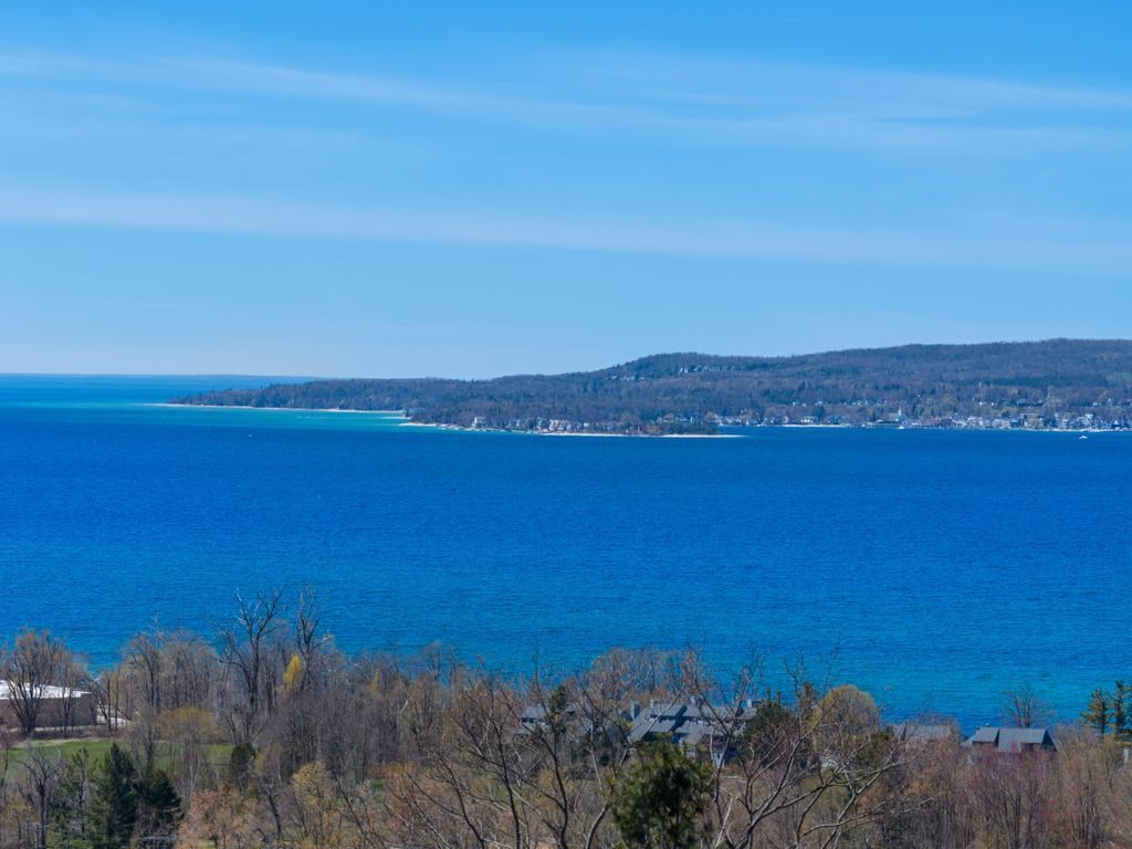 1248 Autumn Lane Petoskey MI 49770