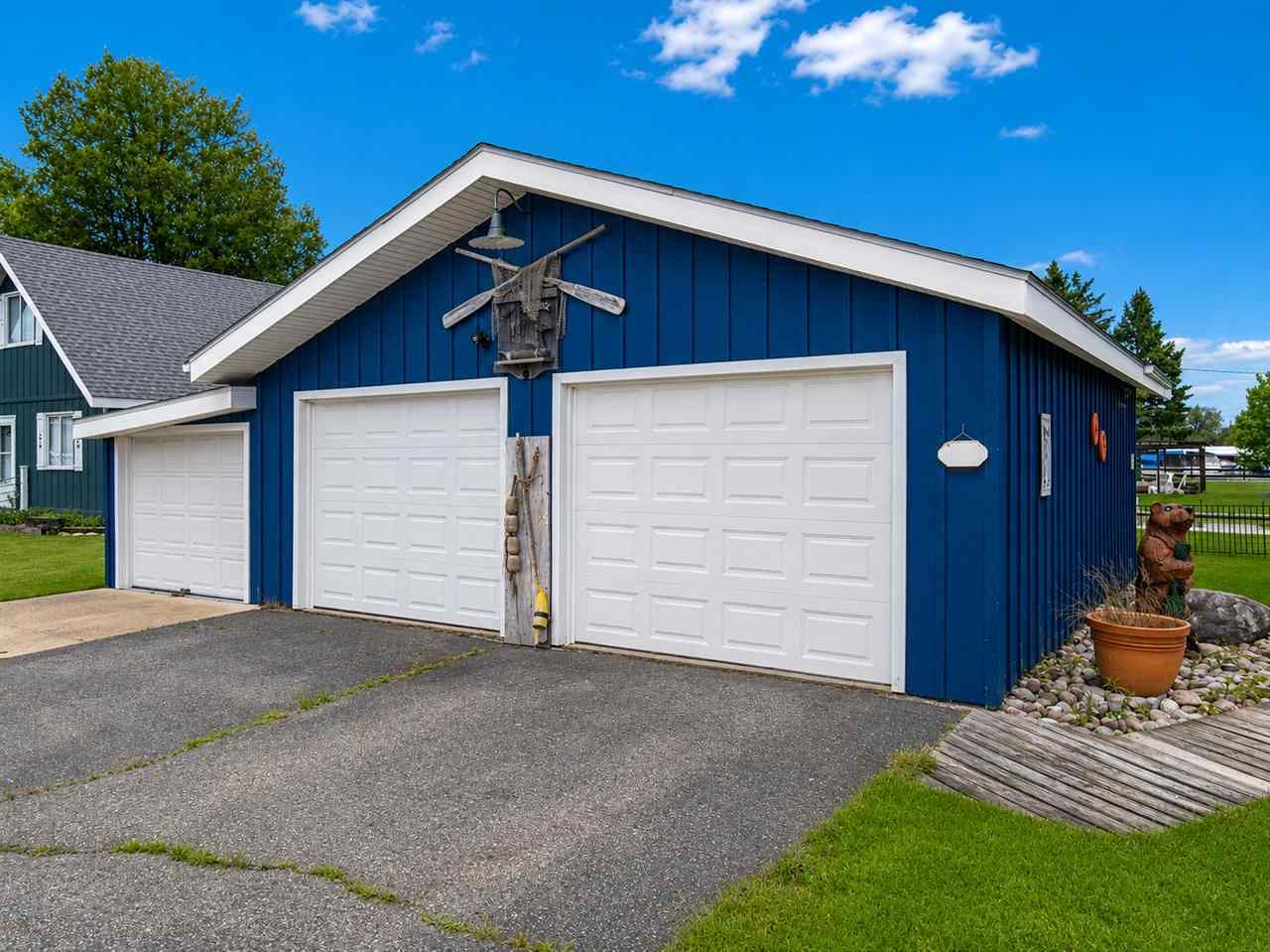 5821 Bellchase Drive Indian River MI 49749
