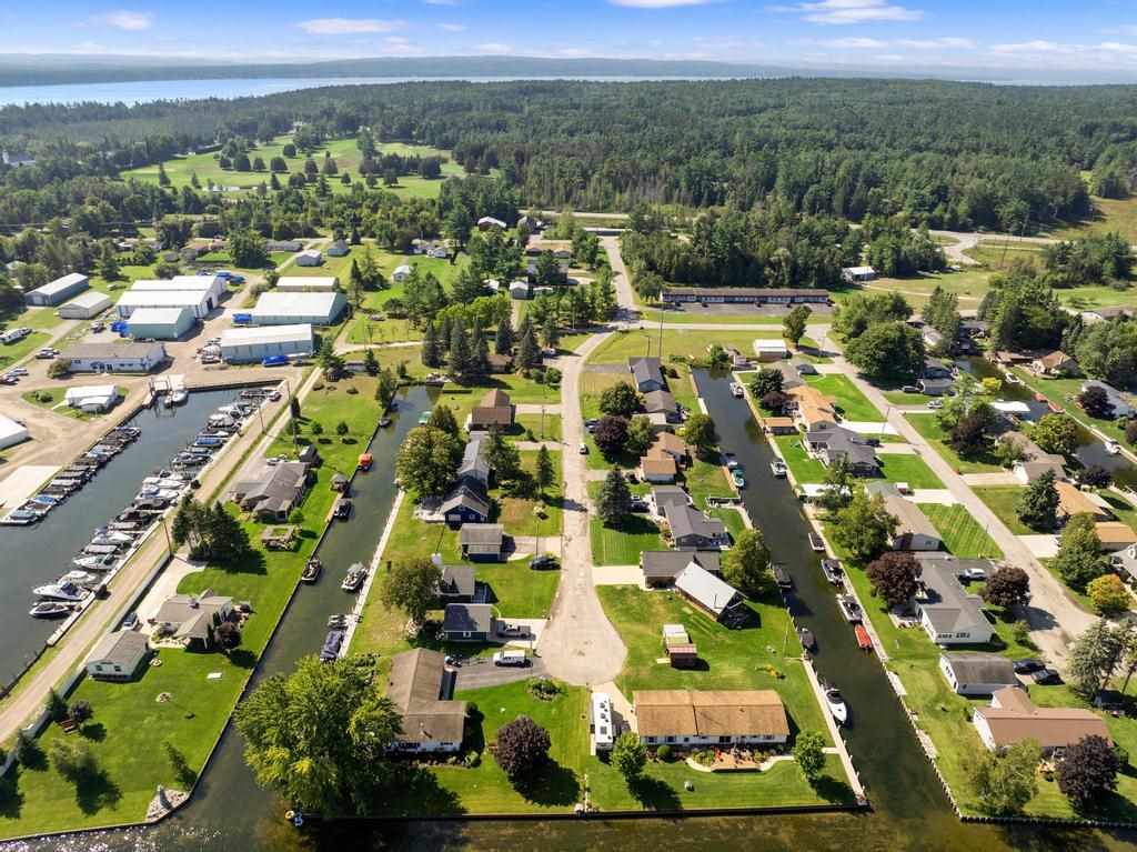 5821 Bellchase Drive Indian River MI 49749