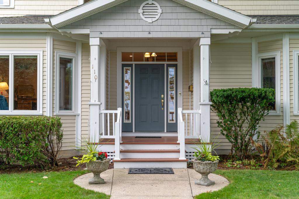 110 W Dixon Charlevoix MI 49720