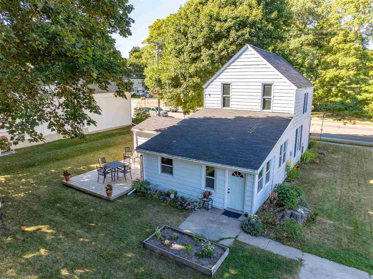204 Petoskey Charlevoix MI 49720-1419