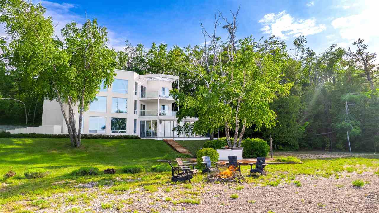 7857 Nine Mile Drive Charlevoix MI 49720