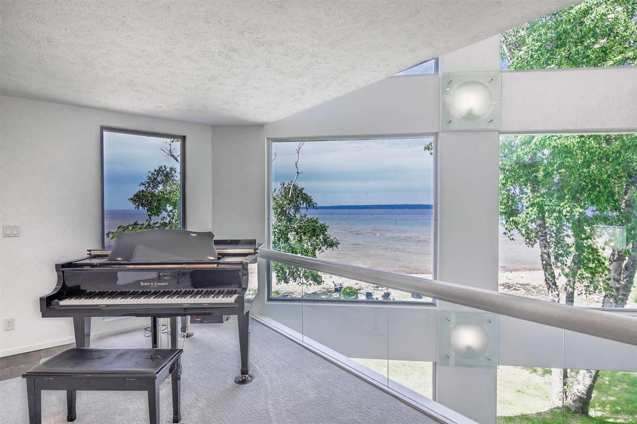 7857 Nine Mile Drive Charlevoix MI 49720