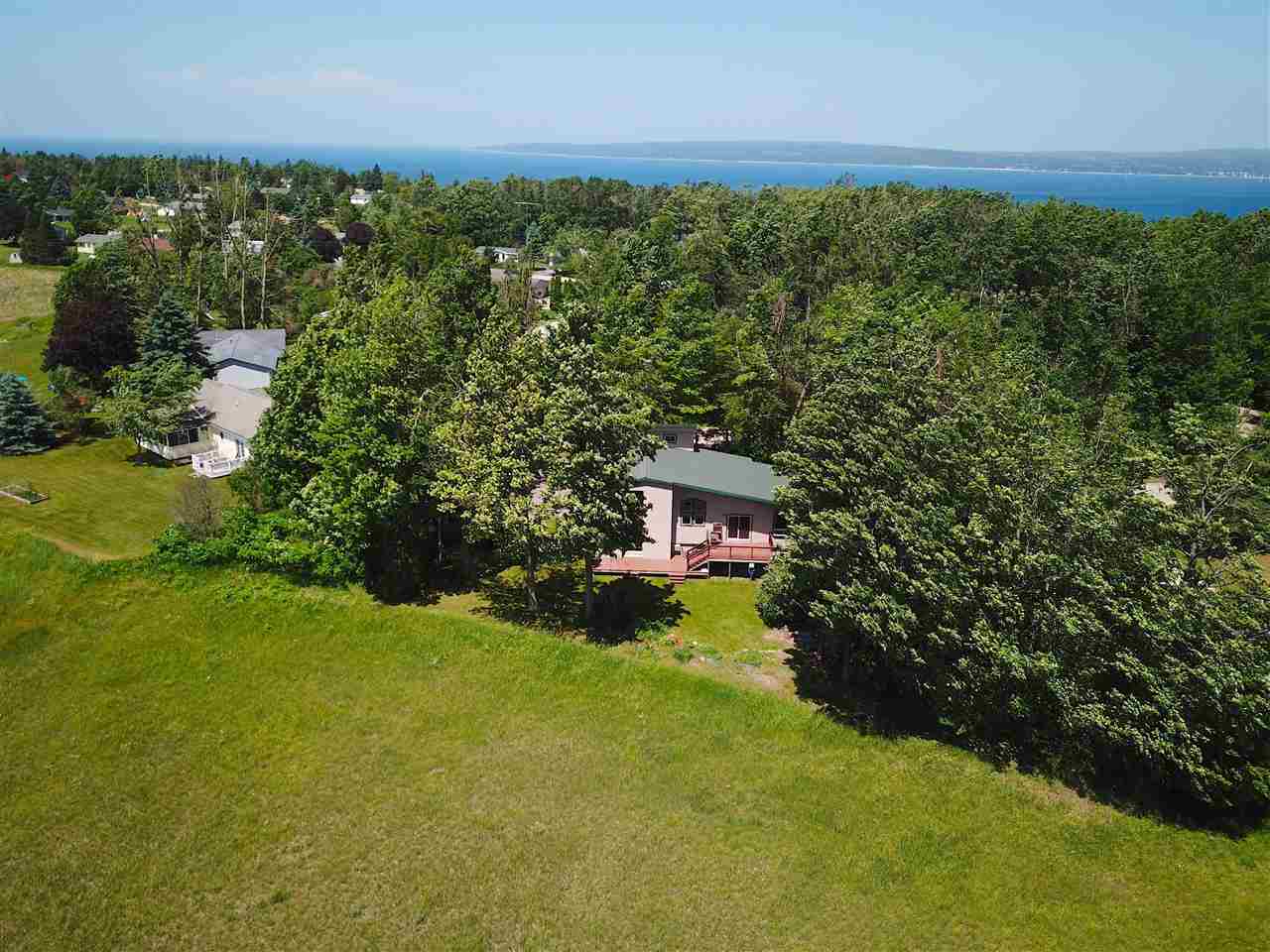 1178 Woodland Drive Petoskey MI 49770
