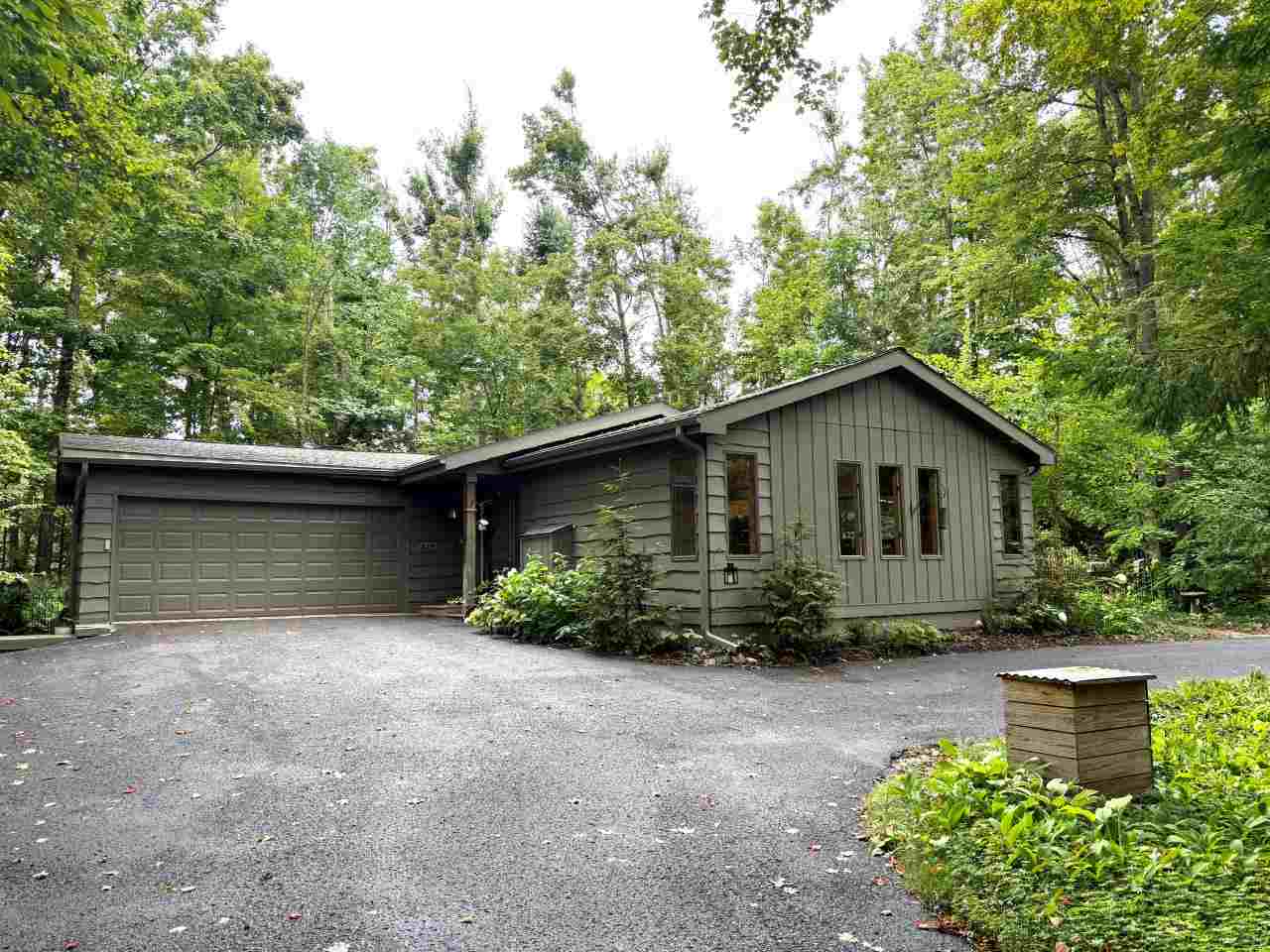 415 Winfield Harbor Springs MI 49740