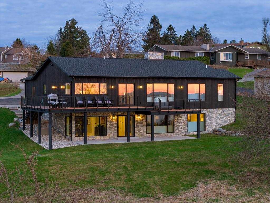 914 Country Lane Petoskey MI 49770
