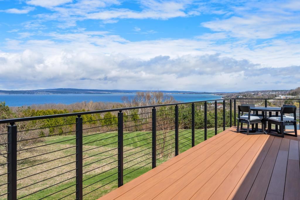 914 Country Lane Petoskey MI 49770