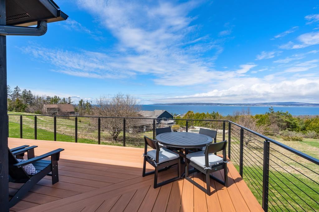 914 Country Lane Petoskey MI 49770