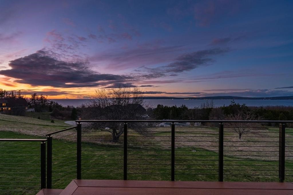 914 Country Lane Petoskey MI 49770